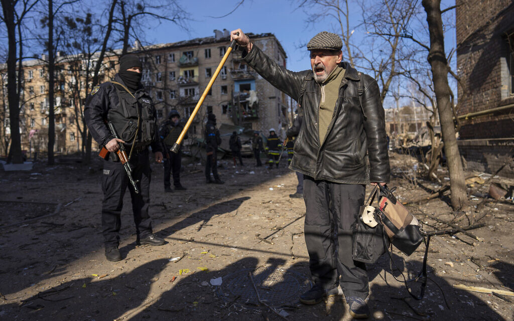 A man shouts anti Russian slogans at the site where a bombing damaged residential buildings in Kyiv, Ukraine,  March 18, 2022 (AP Photo/Rodrigo Abd)