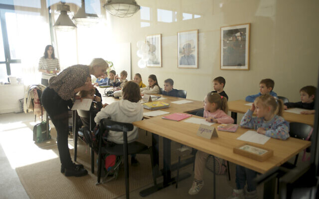Ukrainian teacher Tatyana Gubskaya, center, teaches a class of children from Ukraine in Berlin, Germany, March 21, 2022. (AP Photo/Markus Schreiber) Ukrainian teacher Tatyana Gubskaya, center, teaches a class of children from Ukraine in Berlin, Germany, March 21, 2022. (AP Photo/Markus Schreiber)