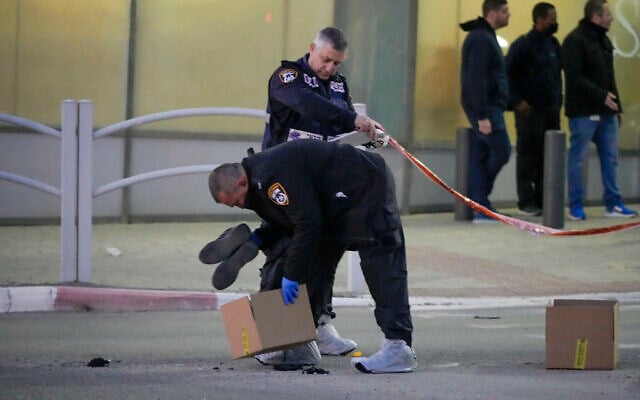 Policemen work at the scene of an attack in Beersheba, Southern Israel, Tuesday, March 22, 2022. (AP/Tsafrir Abayov) Policemen work at the scene of an attack in Beersheba, Southern Israel, Tuesday, March 22, 2022. (AP/Tsafrir Abayov)