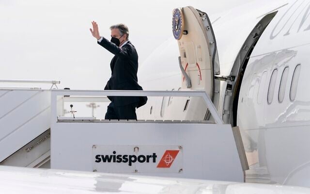 US Secretary of State Antony Blinken waves upon landing in Algiers, Algeria, March 30, 2022. (AP Photo/Jacquelyn Martin, Pool) US Secretary of State Antony Blinken waves upon landing in Algiers, Algeria, March 30, 2022. (AP Photo/Jacquelyn Martin, Pool)