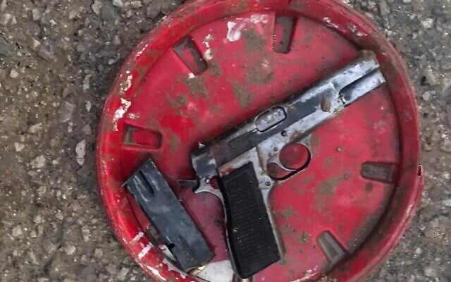 A pistol recovered from the scene where a man opened fire on undercover officers in the southern city of Rahat on March 15, 2022. Police shot and killed the man. (Police spokesperson) A pistol recovered from the scene where a man opened fire on undercover officers in the southern city of Rahat on March 15, 2022. Police shot and killed the man. (Police spokesperson)