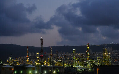 View of oil refineries in Haifa, on May 5, 2017. (Yaniv Nadav/Flash90)