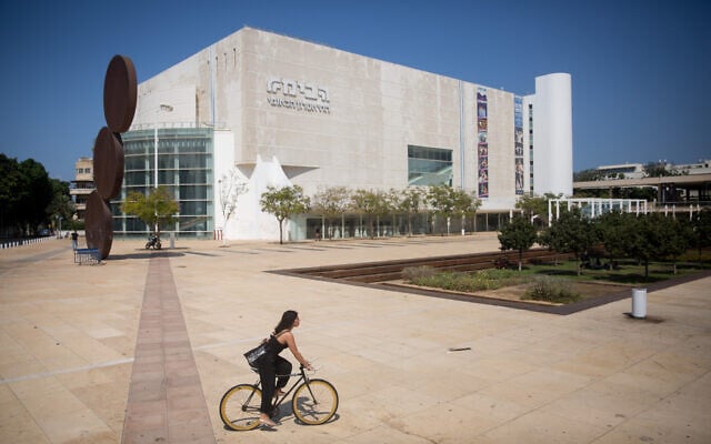 Habima square in Tel Aviv, on September 22, 2020. (Miriam Alster/Flash90) Habima square in Tel Aviv, on September 22, 2020. (Miriam Alster/Flash90)