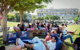 Students seen at the Tel Aviv University on the first day of the new academic year, October 10, 2021. (Flash90)