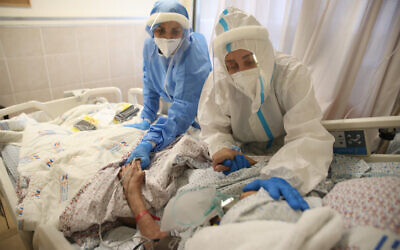 Family members visiting a family member at the coronavirus ward of Ziv Medical Center in the northern city of Safed on February 15, 2022. (David Cohen/Flash90)