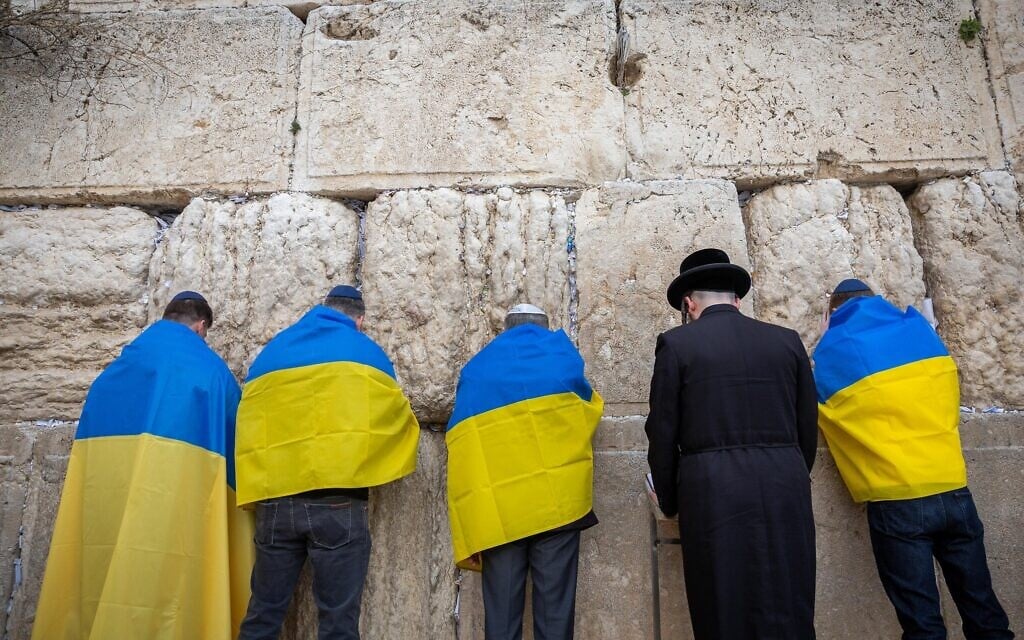 Kyiv's ambassador to Israel, Yevgen Korniychuk, Ukrainian citizens and supporters attend a special prayer session at the Western Wall in Jerusalem's Old City on March 2, 2022, amid Russia's invasion of Ukraine. (Yonatan Sindel/Flash90)
