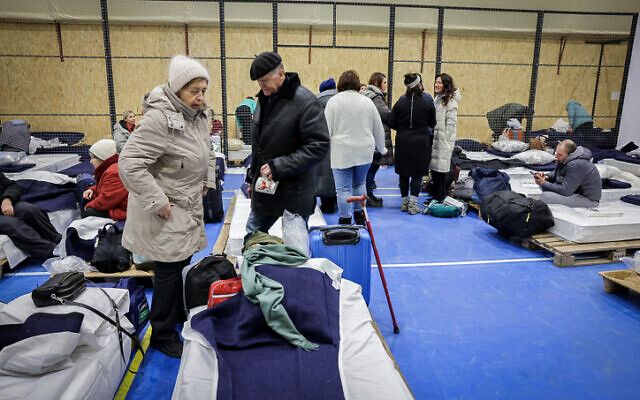 Jewish Ukrainian refugees arrive at an emergency shelter sponsored by the IFCJ (International Fellowship of Christians and Jews) and the JDC in Chisinau, Moldova, March 5, 2022. (Nati Shohat/Flash90)