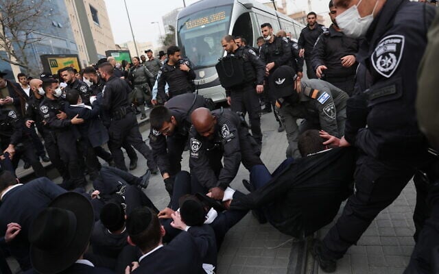 Ultra-Orthodox Jews clash with police as they protest against the arrest of an IDF draft-dodger, in Jerusalem, March 6, 2022. (Yonatan Sindel/Flash90) Ultra-Orthodox Jews clash with police as they protest against the arrest of an IDF draft-dodger, in Jerusalem, March 6, 2022. (Yonatan Sindel/Flash90)