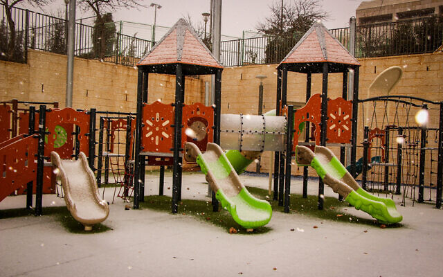 View of a light snowfall in Efrat, in the West Bank, on March 15, 2022. (Gershon Elinson/Flash90) View of a light snowfall in Efrat, in the West Bank, on March 15, 2022. (Gershon Elinson/Flash90)