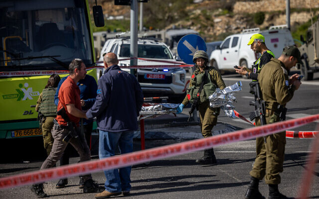 Israeli soldiers, police, and medics are seen at the scene of a stabbing attack near the Neve Daniel junction in the West Bank, March 31, 2022. (Yonatan Sindel/FLASH90) Israeli soldiers, police, and medics are seen at the scene of a stabbing attack near the Neve Daniel junction in the West Bank, March 31, 2022. (Yonatan Sindel/FLASH90)