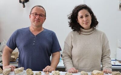 (Left to Right): Prof. Ran Barkai and Bar Efrati. (Tel Aviv University)