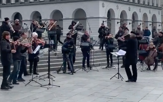 A classical orchestra performs in Independence Square in Kyiv on March 9, 2022. (Screen capture/Twitter) A classical orchestra performs in Independence Square in Kyiv on March 9, 2022. (Screen capture/Twitter)