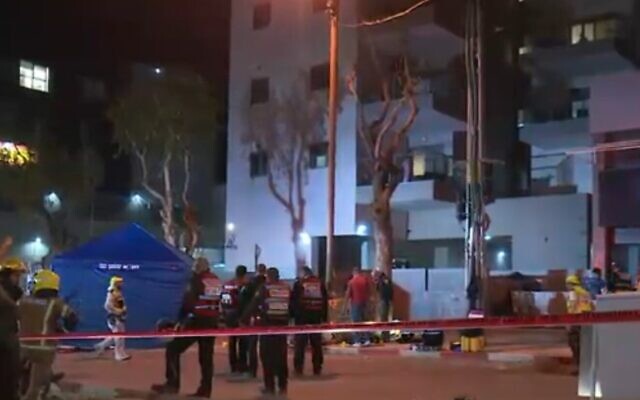 Security forces at the scene of a terrorist attack in Hadera, March 27, 2022 (Channel 12 screenshot) Security forces at the scene of a terrorist attack in Hadera, March 27, 2022 (Channel 12 screenshot)