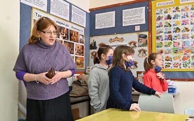 Teacher Hanna Rabkin and three new immigrants from Ukraine attend class at Renanim Shuvu school in Nof Hagalil, Israel, March 23, 2022. (Cnaan Liphshiz/JTA)