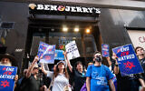 Pro-Israel demonstrators protest against Ben and Jerry's over its boycott of the West Bank, and against antisemitism, in Manhattan, New York City, on August 12, 2021. (Luke Tress/Flash90)
