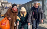 Yad Ezer L'Haver director Shimon Sabag and a Holocaust survivor from Ukraine, March 19, 2022. (Screen grab/YouTube)