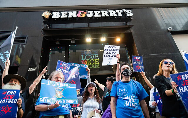 Pro-Israel demonstrators protest against Ben & Jerry's over its boycott of the West Bank, and against antisemitism, in Manhattan, New York City, on August 12, 2021. (Luke Tress/Flash90) Pro-Israel demonstrators protest against Ben & Jerry's over its boycott of the West Bank, and against antisemitism, in Manhattan, New York City, on August 12, 2021. (Luke Tress/Flash90)