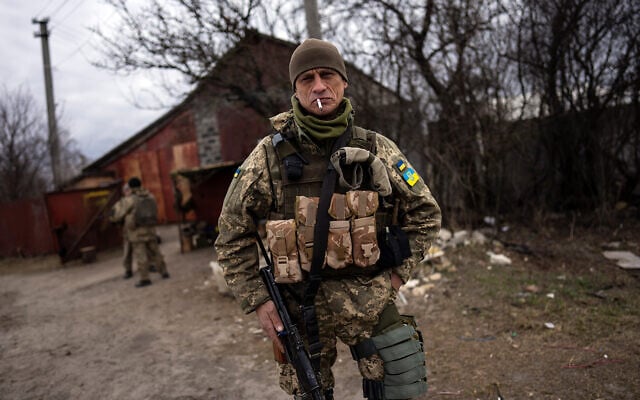 Ukrainian soldiers near the frontline in Brovary, on the outskirts of Kyiv, Ukraine, March 28, 2022. (AP Photo/Rodrigo Abd) Ukrainian soldiers near the frontline in Brovary, on the outskirts of Kyiv, Ukraine, March 28, 2022. (AP Photo/Rodrigo Abd)