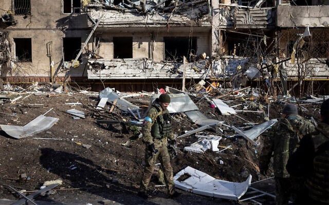 A Ukrainian soldier inspects the rubble of a destroyed apartment building in Kyiv on March 15, 2022. (Fadel Senna/AFP) A Ukrainian soldier inspects the rubble of a destroyed apartment building in Kyiv on March 15, 2022. (Fadel Senna/AFP)