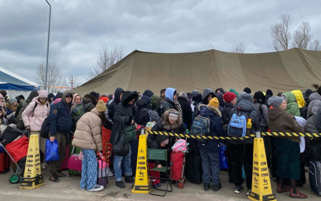 Thousands of Ukrainians wait to enter the checkpoint at the Ukraine-Moldova border in Palanca, March 5, 2022. (Jacob Judah via JTA) Thousands of Ukrainians wait to enter the checkpoint at the Ukraine-Moldova border in Palanca, March 5, 2022. (Jacob Judah via JTA)