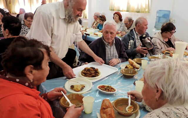 People eating at a Colel Chabad (courtesy) People eating at a Colel Chabad (courtesy)