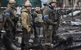 President Volodymyr Zelensky, center, walks in the town of Bucha, just northwest of the Ukrainian capital Kyiv on April 4, 2022. (RONALDO SCHEMIDT / AFP)