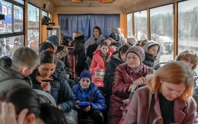 People arrive at a center for displaced persons in Zaporizhzhia, some 200 kilometers (124 miles) northwest of Mariupol on April 6, 2022 (BULENT KILIC / AFP) People arrive at a center for displaced persons in Zaporizhzhia, some 200 kilometers (124 miles) northwest of Mariupol on April 6, 2022 (BULENT KILIC / AFP)