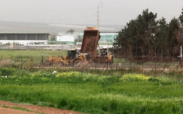Workers with the Israeli army close a hole at a security fence between Israel and the West Bank near the city of Jenin, on April 8, 2022 in the aftermath of a gun attack by a Palestinian terrorist who killed three people and wounded several others in Tel Aviv. (JAAFAR ASHTIYEH / AFP) Workers with the Israeli army close a hole at a security fence between Israel and the West Bank near the city of Jenin, on April 8, 2022 in the aftermath of a gun attack by a Palestinian terrorist who killed three people and wounded several others in Tel Aviv. (JAAFAR ASHTIYEH / AFP)