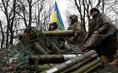 Ukrainian soldiers stand on their armored personnel carrier (APC), not far from the front-line with Russian troops, in Izyum district, Kharkiv region on April 18, 2022, during the Russian invasion of Ukraine. (Anatolii Stepanov / AFP) Ukrainian soldiers stand on their armored personnel carrier (APC), not far from the front-line with Russian troops, in Izyum district, Kharkiv region on April 18, 2022, during the Russian invasion of Ukraine. (Anatolii Stepanov / AFP)