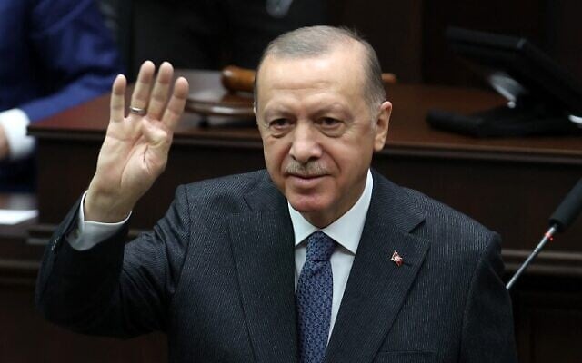 Turkish President Recep Tayyip Erdogan waves as he arrives to give a speech during a party parliamentary group meeting at the Grand National Assembly of Turkey (GNAT) in Ankara, Turkey, on April 20, 2022. (Adem Altan/AFP) Turkish President Recep Tayyip Erdogan waves as he arrives to give a speech during a party parliamentary group meeting at the Grand National Assembly of Turkey (GNAT) in Ankara, Turkey, on April 20, 2022. (Adem Altan/AFP)
