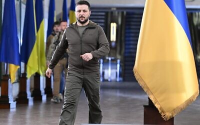Ukrainian President Volodymyr Zelensky arrives for a press conference with international media in an underground metro station in Kyiv on April 23, 2022.  (Genya SAVILOV / AFP)