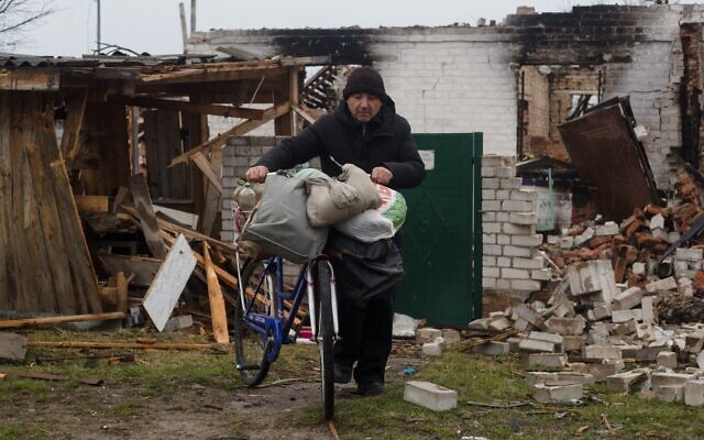 Mykola, a local resident, takes valuable items from his destroyed house by bicycle on April 9, 2022 in Novoselivka, Chernihiv suburbs, Ukraine. (Anastasia Vlasova/Getty Images via AFP) Mykola, a local resident, takes valuable items from his destroyed house by bicycle on April 9, 2022 in Novoselivka, Chernihiv suburbs, Ukraine. (Anastasia Vlasova/Getty Images via AFP)