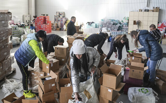 Illustrative: Volunteers sort humanitarian aid in Zaporizhia, Ukraine, March 22, 2022. (AP Photo/Evgeniy Maloletka) Illustrative: Volunteers sort humanitarian aid in Zaporizhia, Ukraine, March 22, 2022. (AP Photo/Evgeniy Maloletka)