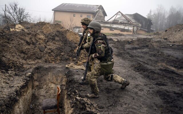 Ukrainian soldiers inspect trenches used by Russian soldiers during the occupation of villages on the outskirts of Kyiv, Ukraine, April 1, 2022. (AP Photo/Rodrigo Abd) Ukrainian soldiers inspect trenches used by Russian soldiers during the occupation of villages on the outskirts of Kyiv, Ukraine, April 1, 2022. (AP Photo/Rodrigo Abd)