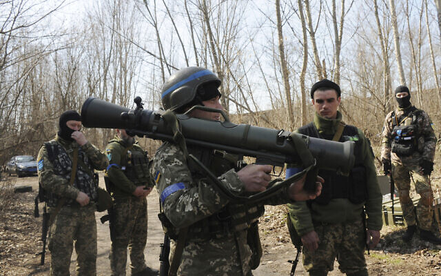 Ukrainian servicemen study a Sweden shoulder-launched weapon system Carl Gustaf M4 during a training session on the Kharkiv outskirts, Ukraine, Thursday, April 7, 2022. (AP/Andrew Marienko) Ukrainian servicemen study a Sweden shoulder-launched weapon system Carl Gustaf M4 during a training session on the Kharkiv outskirts, Ukraine, Thursday, April 7, 2022. (AP/Andrew Marienko)