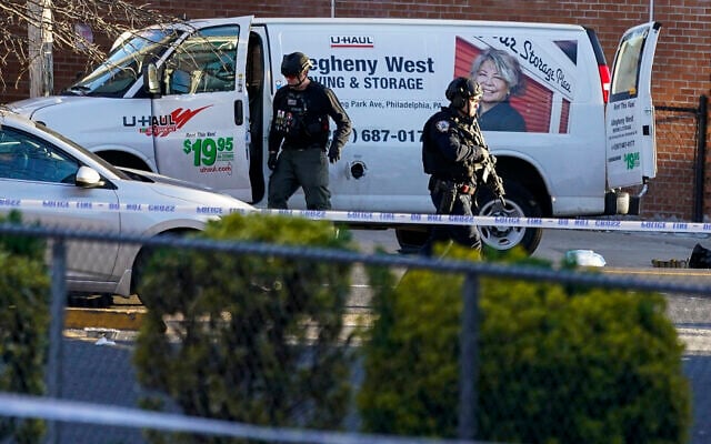 Bomb squad personnel search a moving truck during an ongoing investigation in the Brooklyn borough of New York, Tuesday, April 12, 2022. (AP/John Minchillo) Bomb squad personnel search a moving truck during an ongoing investigation in the Brooklyn borough of New York, Tuesday, April 12, 2022. (AP/John Minchillo)