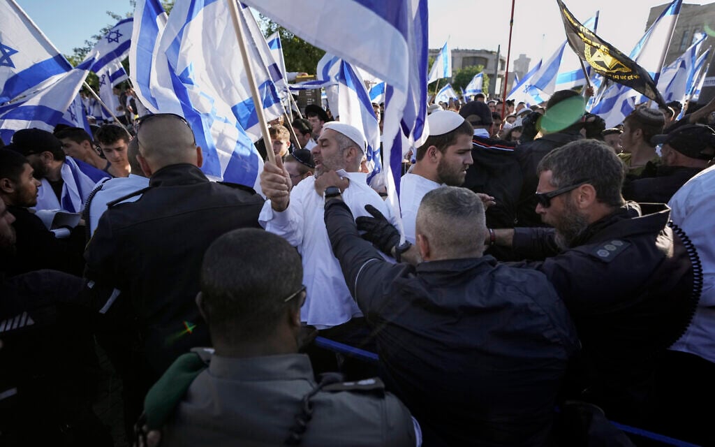 Israeli police block right wing activists from marching towards the Old City, in Jerusalem, Wednesday, April 20, 2022. (AP/Ariel Schalit)