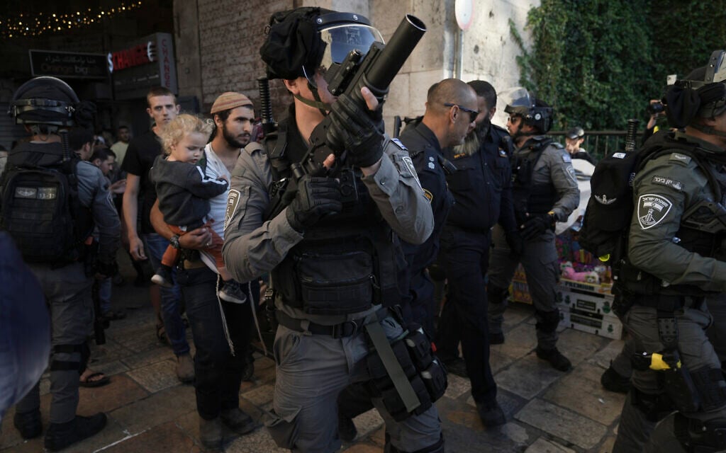 Israeli security forces escort a group of Jews outside Damascus Gate, in Jerusalem's Old City, Wednesday, April 20, 2022. (AP/Mahmoud Illean)