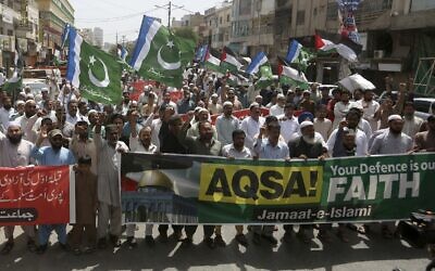 Supporters of Islamic group 'Jamaat-e-Islami' participate in a rally to show solidarity for the Palestinian people following recent clashes with Israeli police, Friday, April 22, 2022, in Karachi, Pakistan. (AP Photo/Fareed Khan)