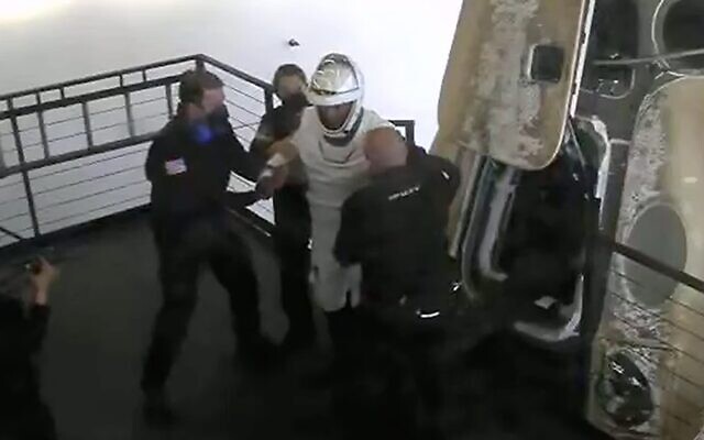 Eytan Stibbe egresses from the Dragon space capsule after returning to Earth with the Axiom-1 mission from the International Space Station, April 25, 2022. (Screen capture: YouTube)