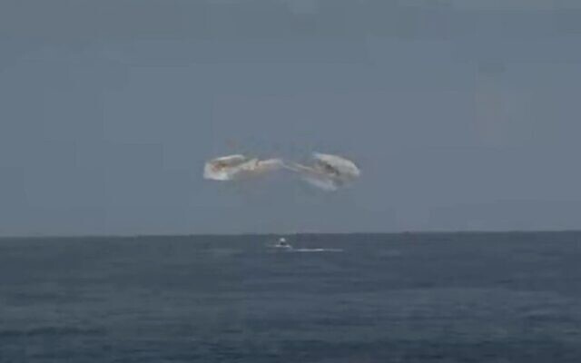 The Dragon spacecraft carrying the Axiom-1 mission, which includes Israeli astronaut Eytan Stibbe, touches down off the coast of Florida on April 25, 2022. (Screen capture: YouTube) The Dragon spacecraft carrying the Axiom-1 mission, which includes Israeli astronaut Eytan Stibbe, touches down off the coast of Florida on April 25, 2022. (Screen capture: YouTube)