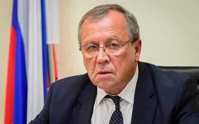 Russian Ambassador to Israel Anatoly Viktorov speaks to the media at the Russian embassy in Tel Aviv, on March 3, 2022. (Avshalom Sassoni‎‏/Flash90)