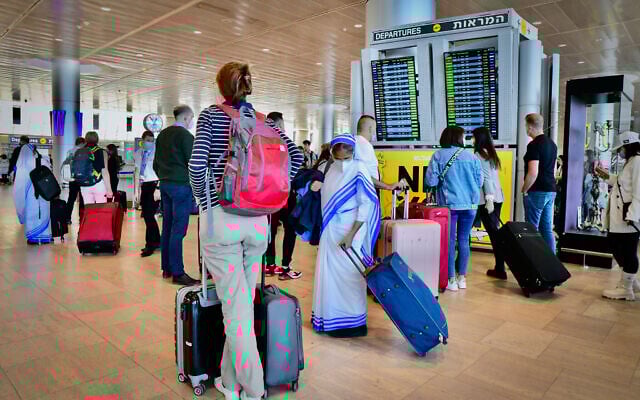 Travelers at the departure hall of Ben Gurion International Airport ahead of the Jewish holiday of Passover. April 14, 2022. (Avshalom Sassoni/FLASH90)