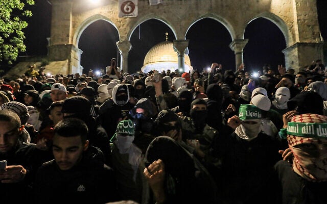 Palestinians protest before clashes between Palestinians and Israeli police at the Temple Mount in Jerusalem's Old City on April 22, 2022. (Jamal Awad/Flash90)