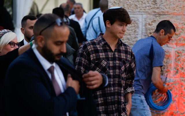 Yoni Bennett, the son of Prime Minister Naftali Bennett, attends a ceremony held at the Yad Vashem Holocaust Memorial Museum in Jerusalem, as Israel marks annual Holocaust Remembrance Day, on April 27, 2022. (Olivier Fitoussi/Flash90) Yoni Bennett, the son of Prime Minister Naftali Bennett, attends a ceremony held at the Yad Vashem Holocaust Memorial Museum in Jerusalem, as Israel marks annual Holocaust Remembrance Day, on April 27, 2022. (Olivier Fitoussi/Flash90)
