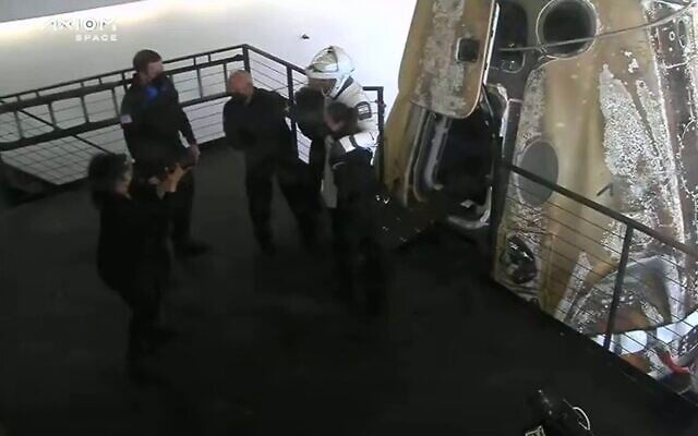 Eytan Stibbe egresses from the Dragon space capsule after returning to Earth with the Axiom-1 mission from the International Space Station, April 25, 2022. (Screenshot Axiom Space Twitter)