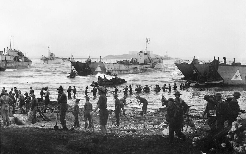 Troops from the 51st Highland Division taking part in the launch of the Allied invasion of Sicily. (Royal Navy official photographer/ public domain/ via Wikimedia Commons)