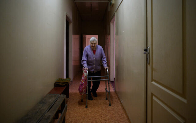 An elderly woman walks in a hallway at the Mercy House shelter for people in need, on the outskirts of Dnipro on April 15, 2022. (Ed Jones/AFP) An elderly woman walks in a hallway at the Mercy House shelter for people in need, on the outskirts of Dnipro on April 15, 2022. (Ed Jones/AFP)