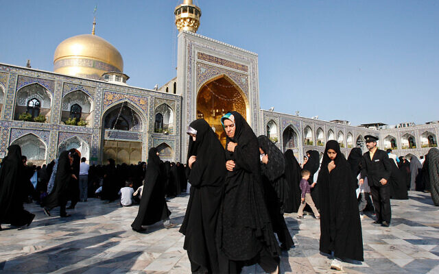 Muslim worshipers at the shrine of Imam Reza in the city of Mashhad, Iran, September 1, 2010. (AP Photo/Vahid Salemi) Muslim worshipers at the shrine of Imam Reza in the city of Mashhad, Iran, September 1, 2010. (AP Photo/Vahid Salemi)