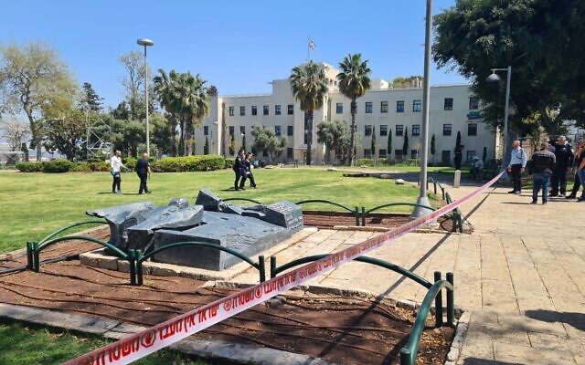 Police officers and medics at the scene of a stabbing in Haifa, April 15, 2022. (Israel Police)